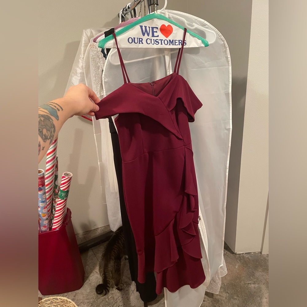 Spaghetti strap and off the shoulder r strap, Bebe dress